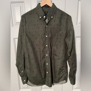 J. Crew Men’s Slim Fit size Small Button Down in Dark Olive Green with Print